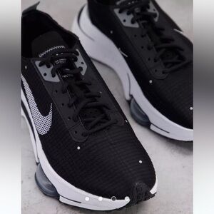 Nike Air Zoom-Type SE - Black/White Size 40